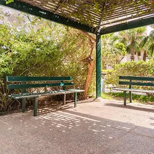 Chaleureux Et Calme, Parking, Jardin Appartement